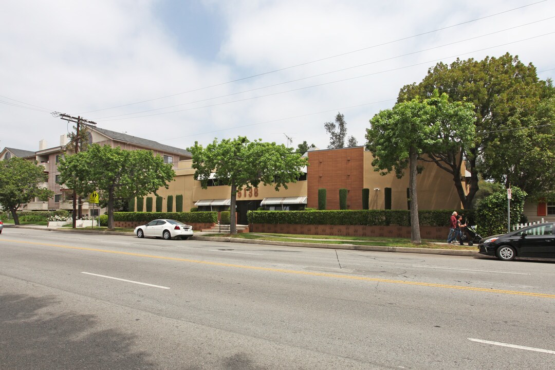 5138 Hazeltine Ave in Sherman Oaks, CA - Building Photo