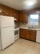 175 Homestead St in Manchester, CT - Building Photo - Building Photo
