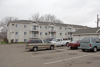 Silver Lake Commons in St. Paul, MN - Building Photo - Building Photo