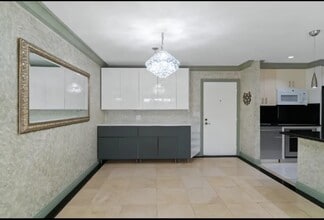 7742 Redlands St in Los Angeles, CA - Building Photo - Building Photo