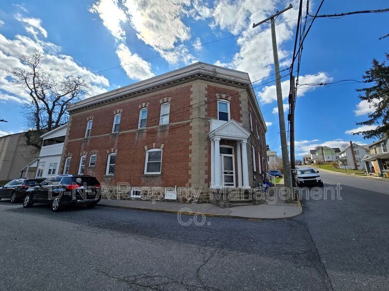 704 Pennsylvania Ave in Bangor, PA - Building Photo