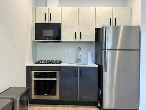 Furnished room/NOT APARTMENT in Brooklyn, NY - Foto de edificio - Building Photo