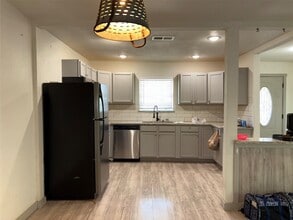 529 NE 4th St in Grand Prairie, TX - Building Photo - Building Photo