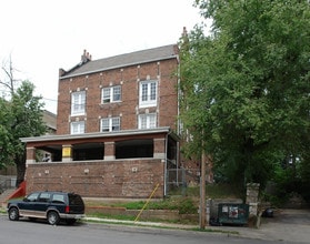 Westport Manor in Kansas City, MO - Foto de edificio - Building Photo