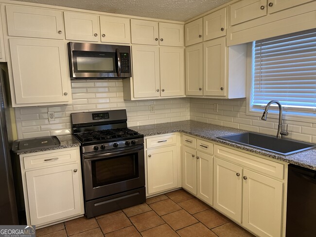 4700 Barnes Ct in Loganville, GA - Building Photo - Building Photo