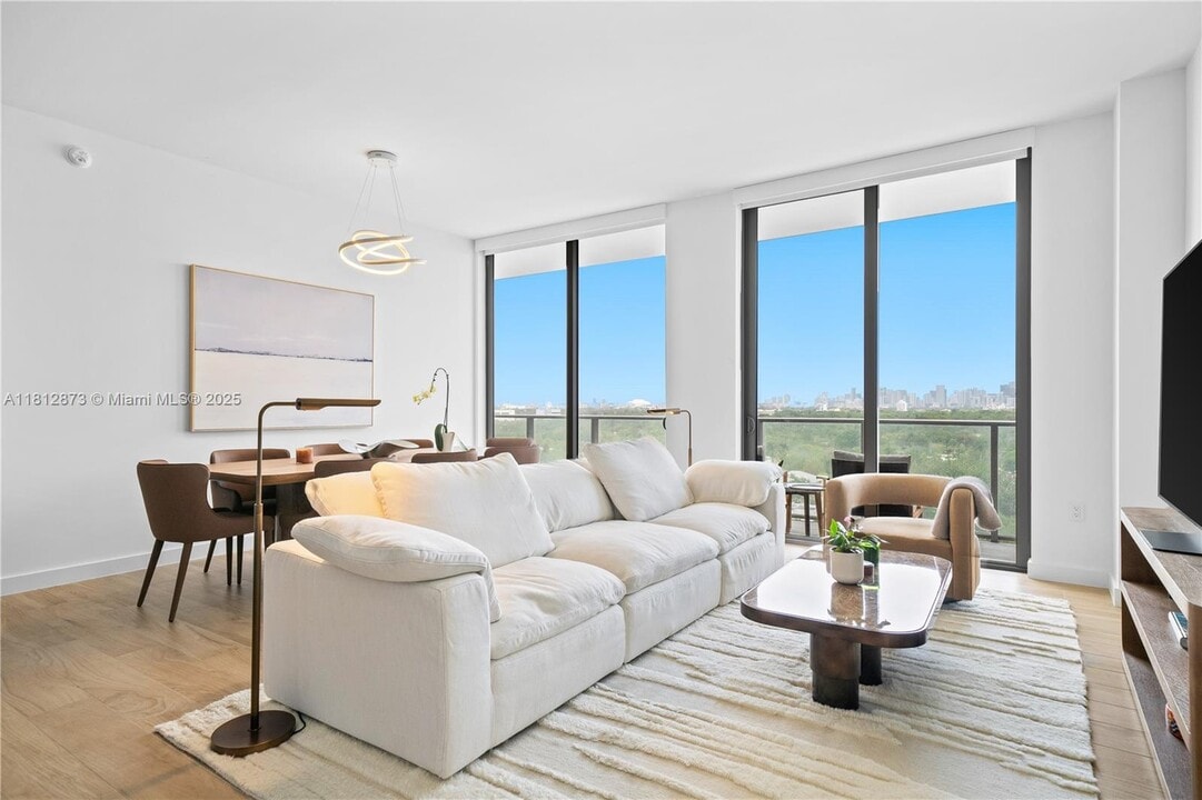 2678 Tigertail Ave, Unit 1002B in Miami, FL - Building Photo