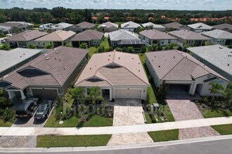 8713 Sundance Lp in Sarasota, FL - Building Photo - Building Photo
