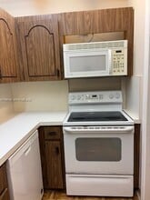 9050 Jacaranda Ln in Plantation, FL - Foto de edificio - Building Photo