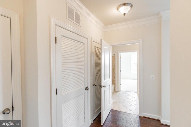 3160 John Glenn St-Unit -502 in Herndon, VA - Building Photo - Building Photo