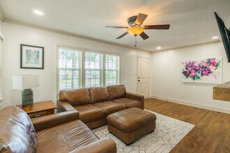 4809 W 75th St in Prairie Village, KS - Building Photo - Building Photo