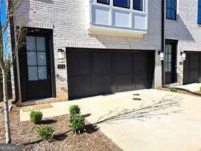 384 Clark Xing in Sandy Springs, GA - Building Photo - Building Photo