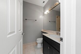 540 W Oakdale Ave, Unit g in Chicago, IL - Building Photo - Building Photo