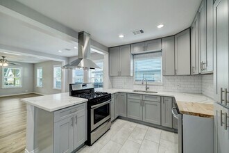 17 Estelle St in Houston, TX - Foto de edificio - Building Photo