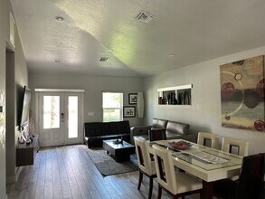 10990 Goodwin St in Bonita Springs, FL - Building Photo - Building Photo