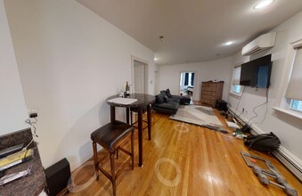 164 L St, Unit 2 in Boston, MA - Foto de edificio - Building Photo