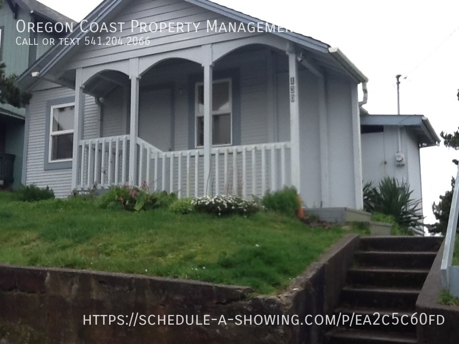 130 SW Brook St in Newport, OR - Foto de edificio