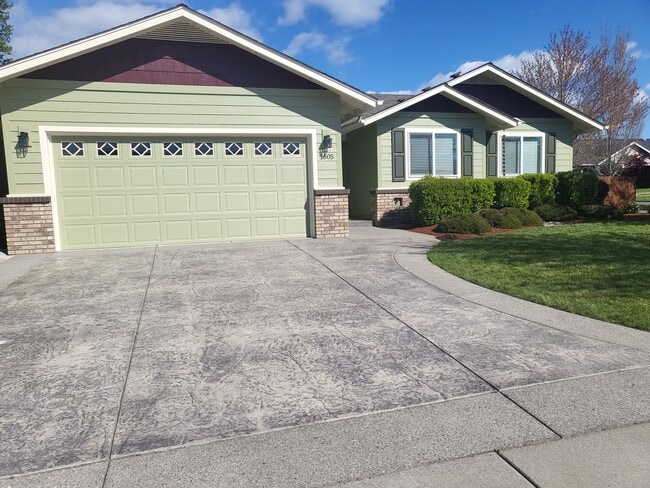 1605 SW Kokanee Ln in Grants Pass, OR - Building Photo - Building Photo