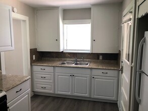 342 Cottage St in Kerrville, TX - Building Photo - Building Photo