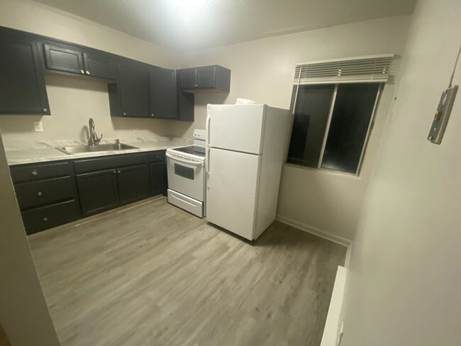 Room in Condo on Alamance Church Rd in Greensboro, NC - Building Photo - Building Photo