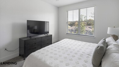 5102 Station Dr, Unit 2122 in Birmingham, AL - Foto de edificio - Building Photo