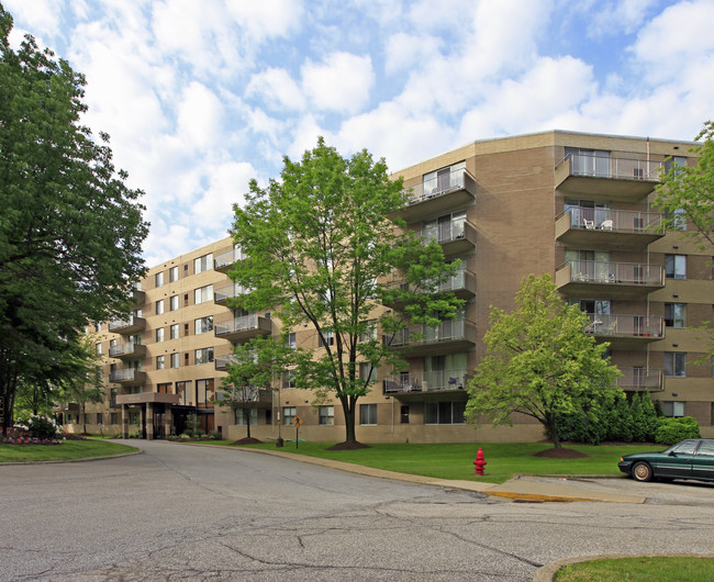 Sherri Park Apartments in Cleveland, OH - Building Photo - Building Photo