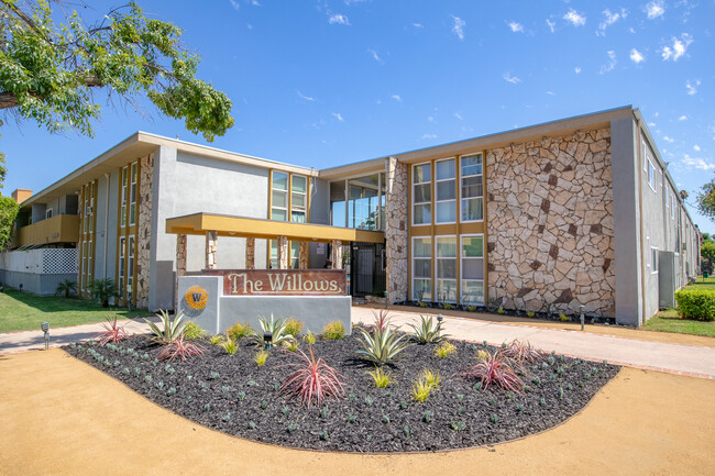 Reseda Continental Apartments