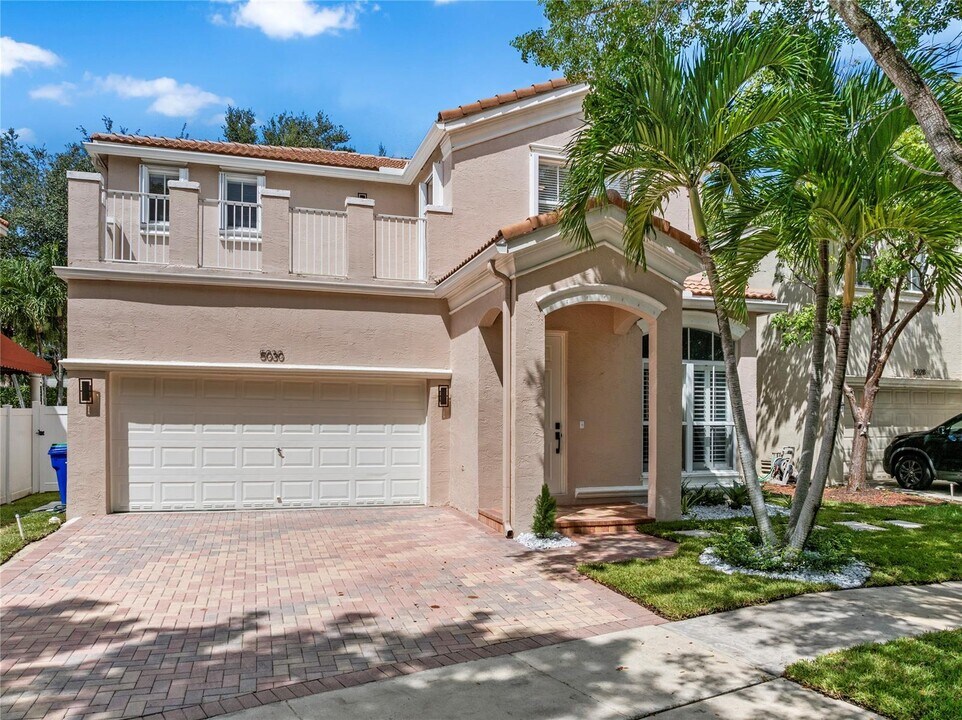 5030 SW 155th Ter in Miramar, FL - Building Photo