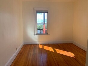 52 Percival St, Unit 3 in Boston, MA - Foto de edificio - Building Photo