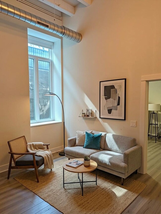 1453 Maple Ave, Unit B06 in Evanston, IL - Building Photo - Building Photo