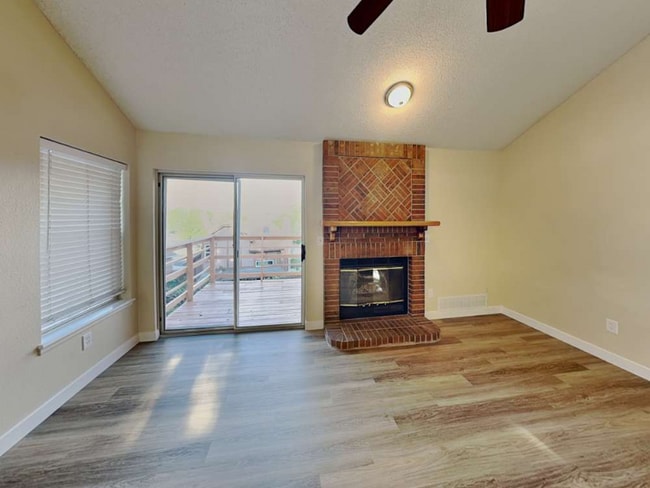 7736 Halleys Dr in Littleton, CO - Foto de edificio - Building Photo