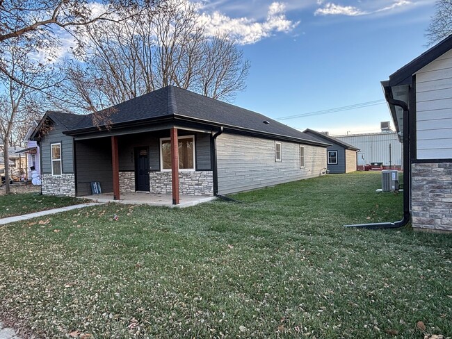 611 Yuma St in Manhattan, KS - Building Photo - Building Photo