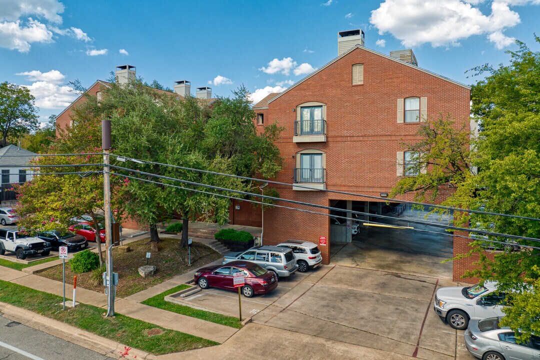 Windtree Condos in Austin, TX - Building Photo
