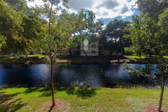 9962 Nob Hill Pl in Sunrise, FL - Building Photo - Building Photo