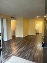 3919 Fairmont Pkwy in Pasadena, TX - Building Photo
