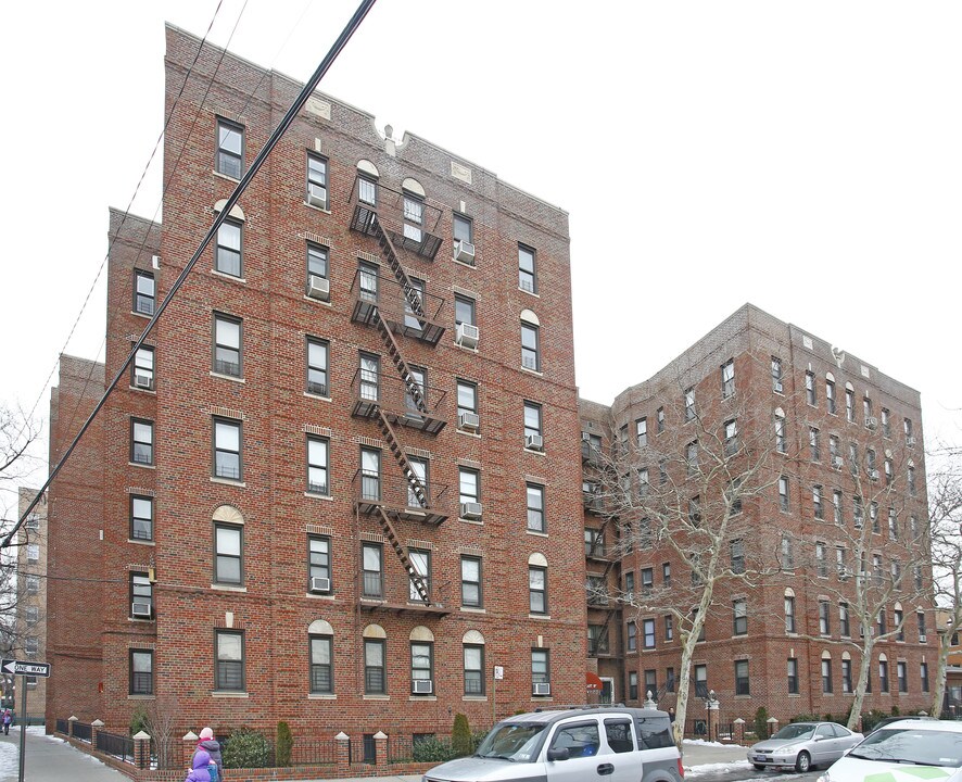 2245 E 19th St in Brooklyn, NY - Foto de edificio