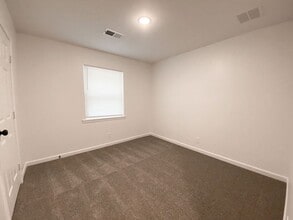 2425 Ashland Dr in Southaven, MS - Foto de edificio - Building Photo