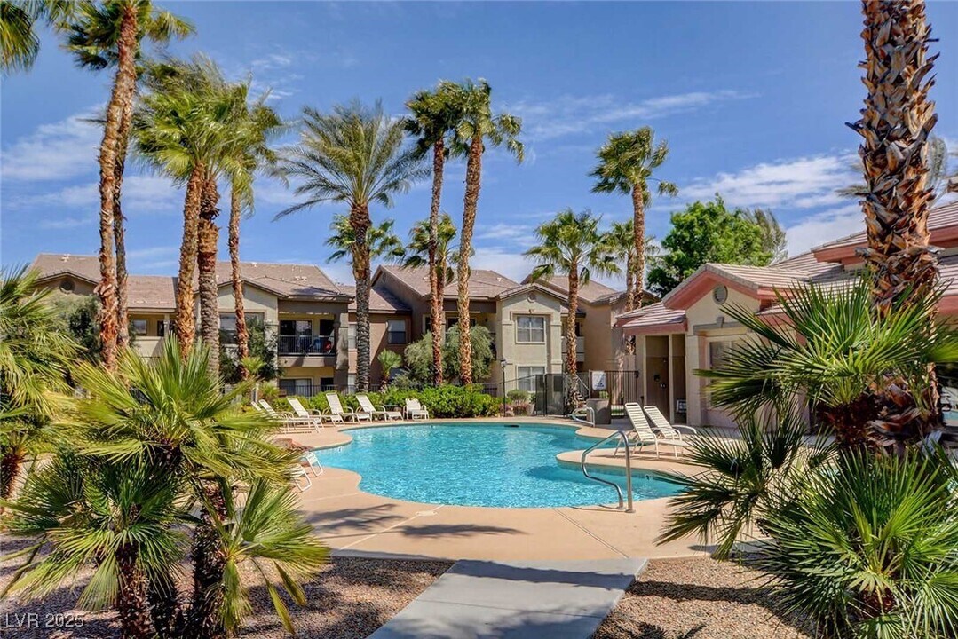 8000 W Badura Ave in Las Vegas, NV - Building Photo