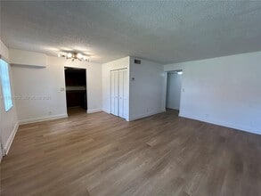 1201 SW 50th Ave in North Lauderdale, FL - Building Photo - Building Photo