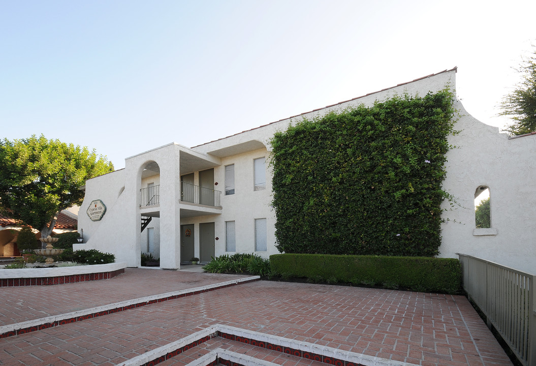 Cypress Villa Apartments in La Habra, CA - Foto de edificio