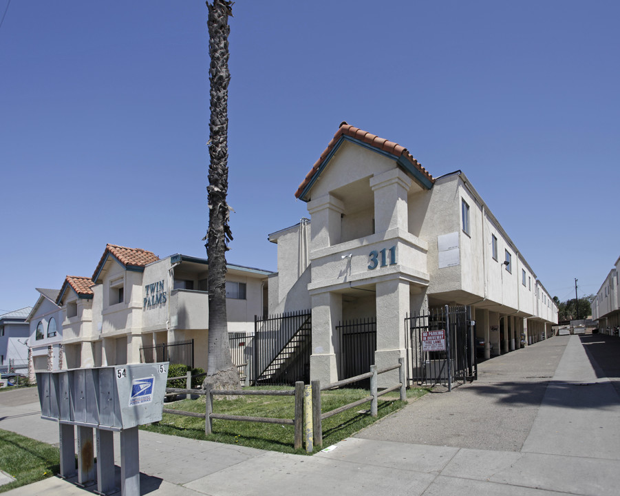 Twin Palms in Santa Maria, CA - Building Photo