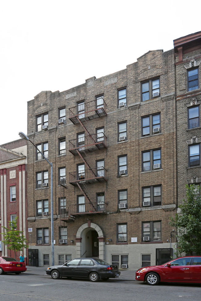 107 Vermilyea Ave in New York, NY - Building Photo - Building Photo