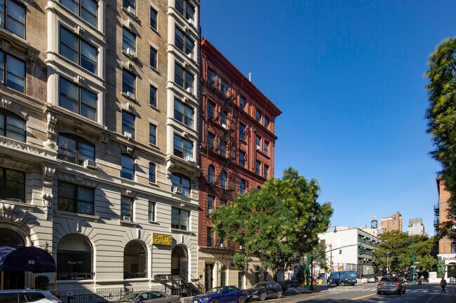 66 W 77th St in New York, NY - Building Photo - Building Photo