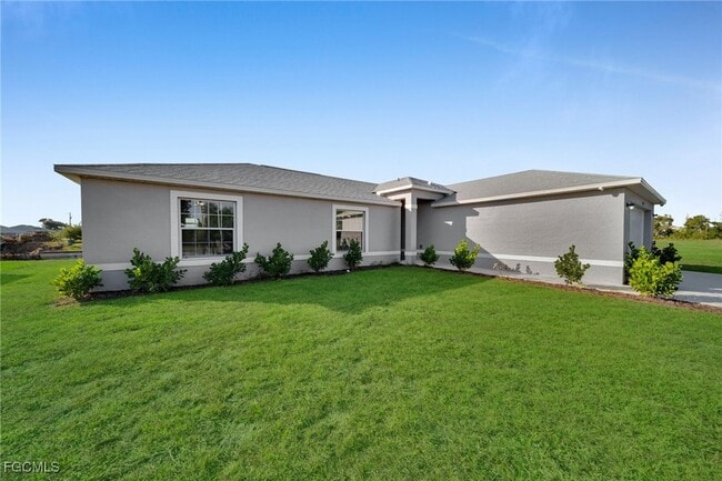 1106 NE 11th Ave in Cape Coral, FL - Building Photo - Building Photo