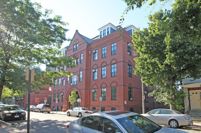 Putnam School Apartments in Cambridge, MA - Building Photo - Building Photo