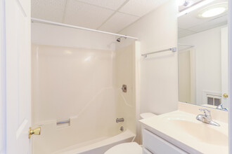 Campus View Apartments in Morgantown, WV - Building Photo - Interior Photo