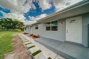 5613 SW 27th St in West Park, FL - Building Photo