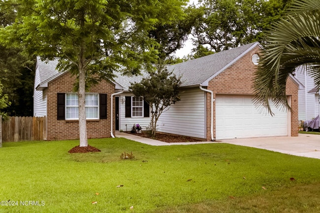 2912 Mandy Ln in Morehead City, NC - Building Photo - Building Photo