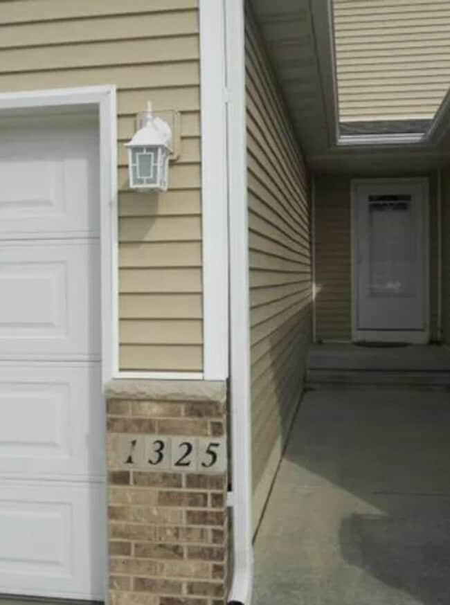 1325 Creekside Ct in Waterloo, IA - Building Photo - Building Photo