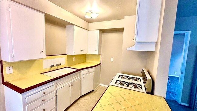 915 S Howard St, Unit 915 Howard