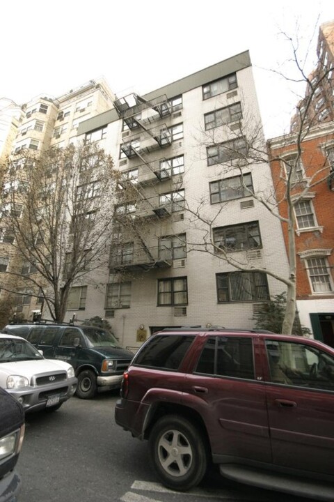 191 E 76th St in New York, NY - Building Photo